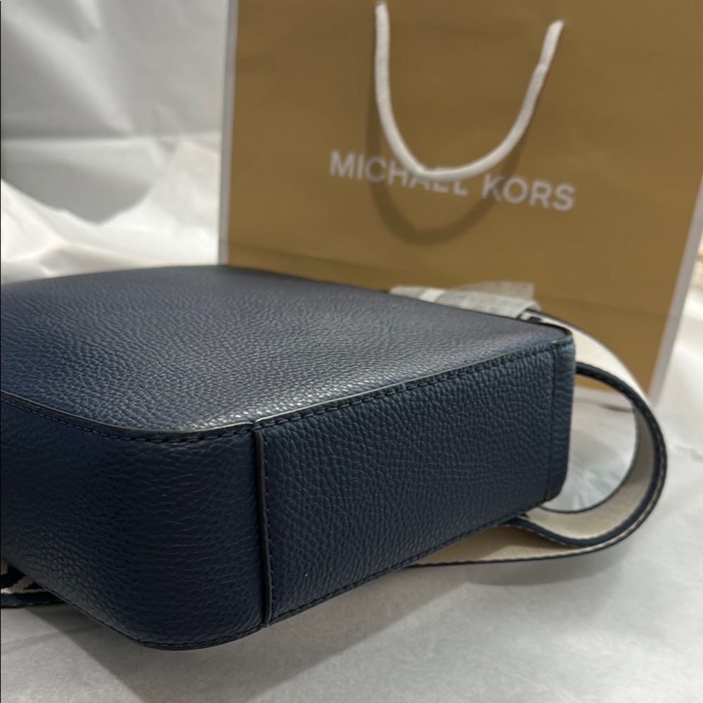 Michael Kors Men's Blue Crossbody Bag - Picture 4 of 9
